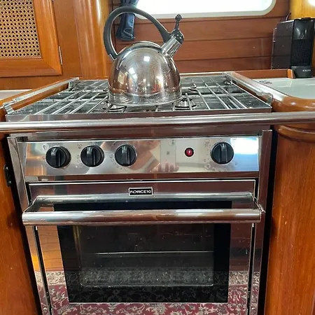 Botel Beautiful And Comfortable Sailboat With Secure Parking Available