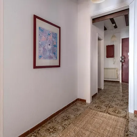 Centric Gaudi Apartment Barcelona