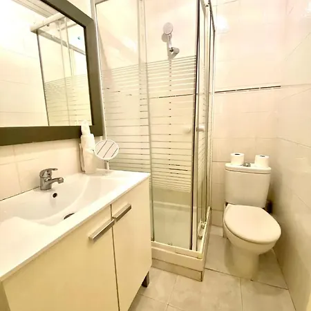 Alani Montjuic Hostel