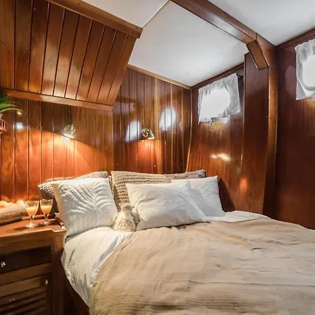 Spacious Yacht Center 5 Botel