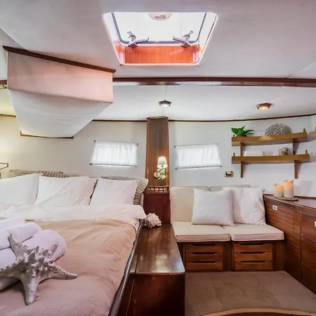 Spacious Yacht Center 5 Botel Barcellona