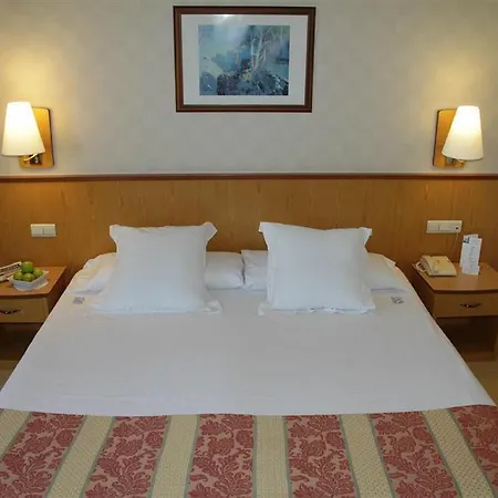 Otel Vincci Mae 4*