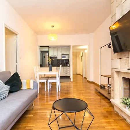 Find Calm At Cozy Sanctuary With Terrace Apartment *