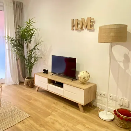 Lovely New 20 Minutes From Center. Apartment *