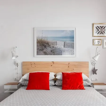 Stylish With Terrace For Couple Or Family Lägenhet