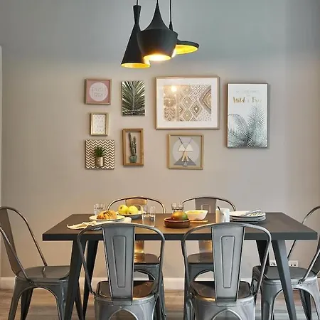 Magnificent 4 Bedroom In Eixample Apartment *