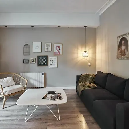 Magnificent 4 Bedroom In Eixample Apartment Barcelona