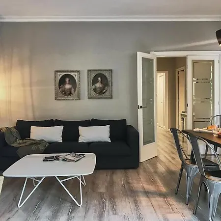 Lägenhet Magnificent 4 Bedroom In Eixample