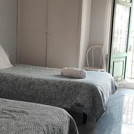 Πανσιόν Ella Boqueria 2*