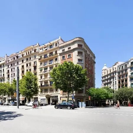 Lovely In Plaza Espana - Fira Montjuic *