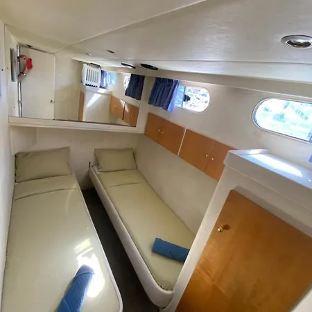 Hotel en barco - Divali - Duerme En Un Confortable Yate En Barcelona Sant Adrià de Besòs