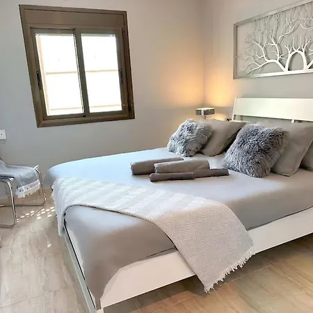 Appartamento 8 Min Walk To The & 10 Min Walk To Convention Centre ! *