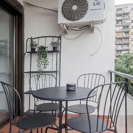 Appartamento 8 Min Walk To The & 10 Min Walk To Convention Centre ! Barcellona