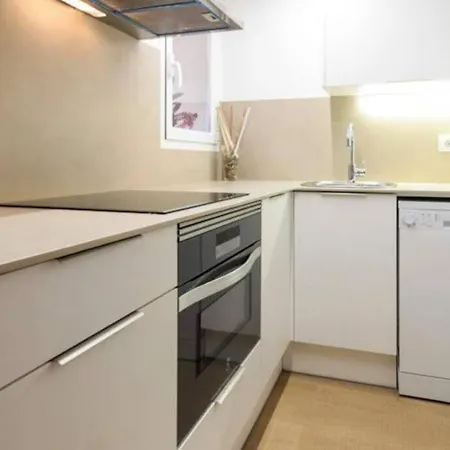 Beautiful And Location Apt *