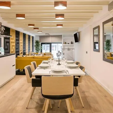 Amazing 3 Bedroom With Indoor Pool *