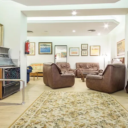 Hotel Cortes Rambla 3*