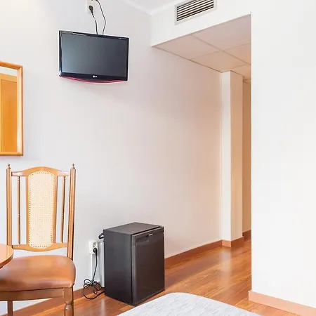 Hotel Cortes Rambla 3*
