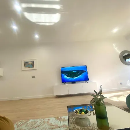 Appartamento Chic Apartments- Free Parking - 10 Min From Bcn Centre By Metro Barcellona