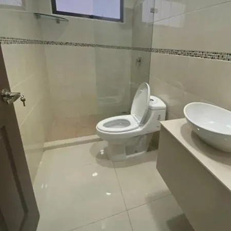 Aparthotel Con Bano Privado Sagrada Familia *