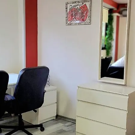Red Loft Apartment *