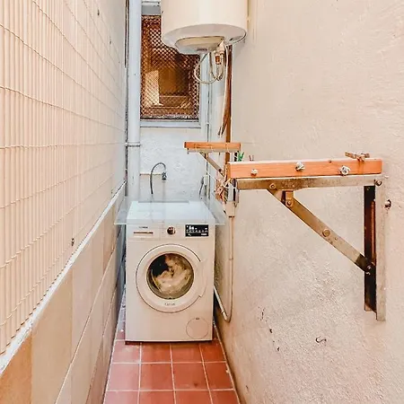 Privada, Casa Compartida Con Pareja Private Room, Shared House With A Couple Barcelona