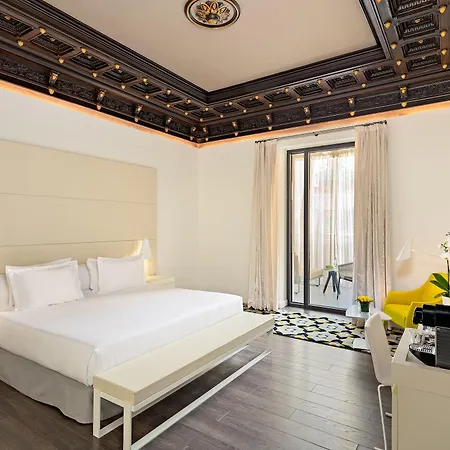 Hotel H10 Urquinaona Plaza (adults Only) 4*