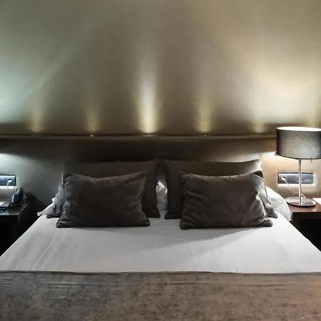 Hotel Catalonia Avinyo 3*