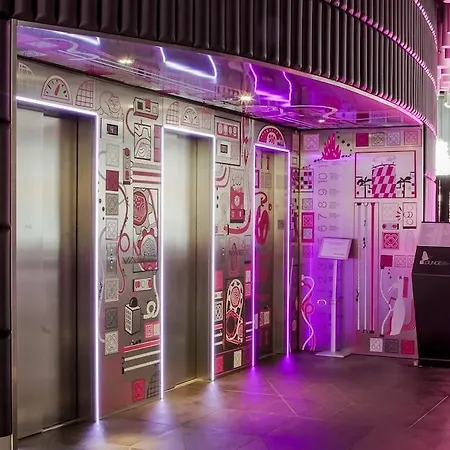 巴塞罗拉瓦尔酒店