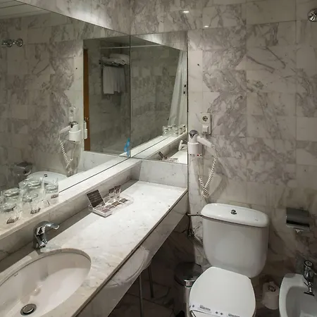 Отель Catalonia Albeniz 3*