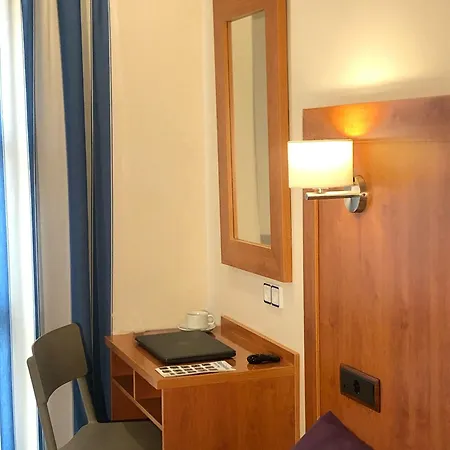 Canton Hotel *