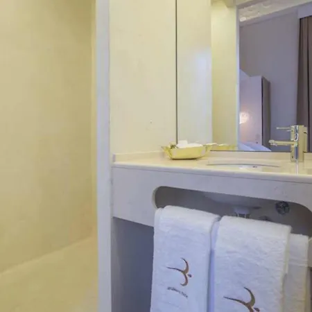 Anakena House 3*