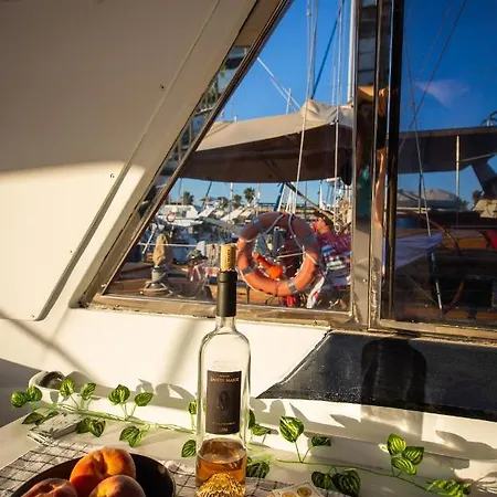 Botel Magno Ii Boat