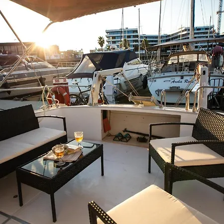 Magno Ii Boat Botel *