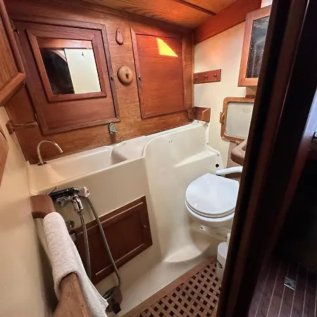 Unique Wooden Sail Yacht + 2 Bikes Included! * Sant Adria de Besos