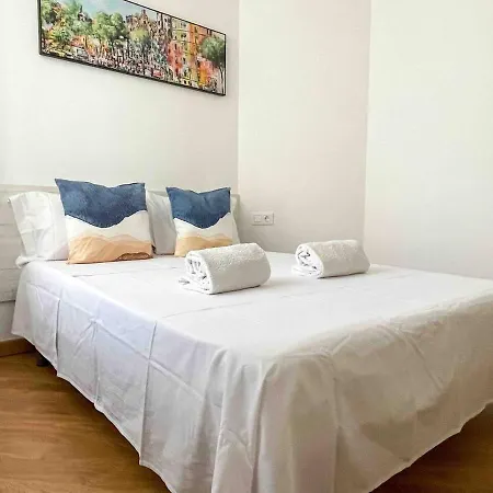 Hostourist Fira Plaza Espana 3 Apartment *