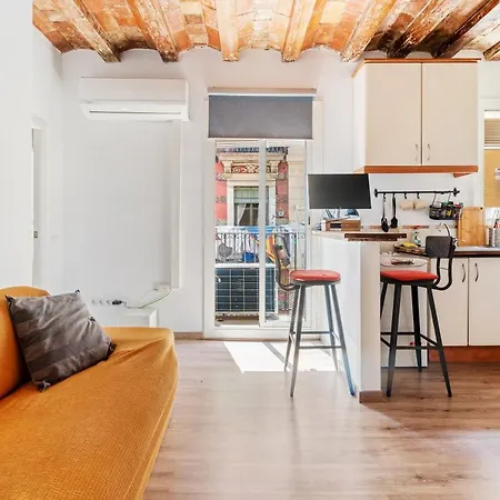Beachside Bliss Charming 1-bedroom, Barceloneta Apartment *
