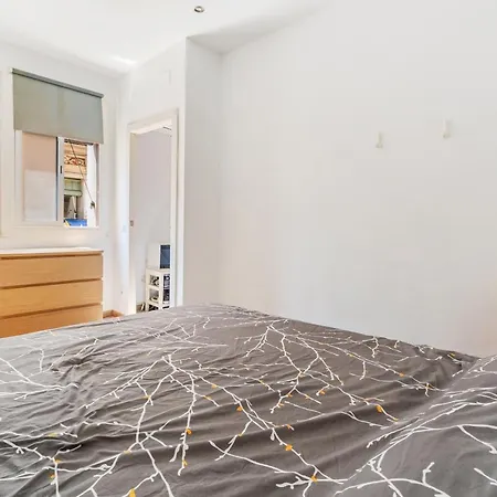 Beachside Bliss Charming 1-bedroom, Barceloneta Apartment *