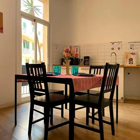 Hostel By La Rambla Rooms