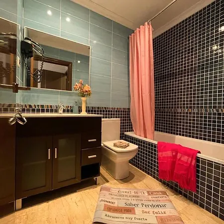 By La Rambla Rooms *