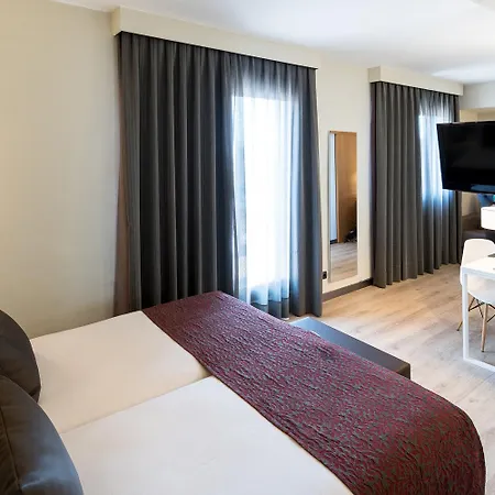 Hotell Catalonia Castellnou 3*