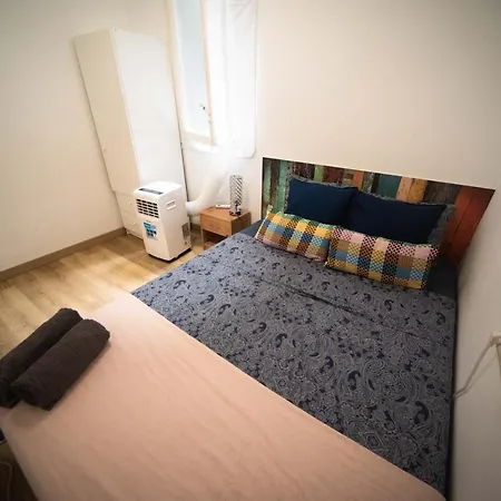 By Port Vell Rooms Hostel *