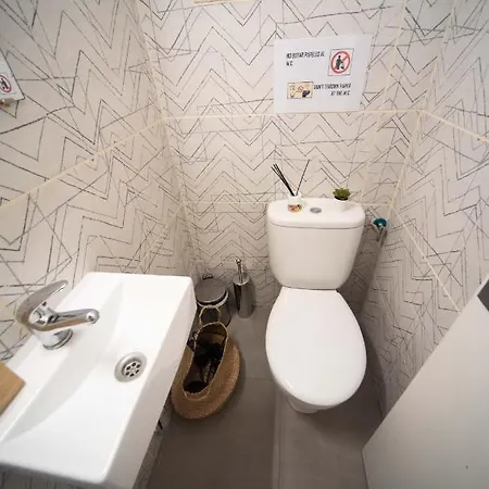 By Port Vell Rooms Hostel
