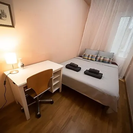 Traditional In Eixample Hostel Barcelona