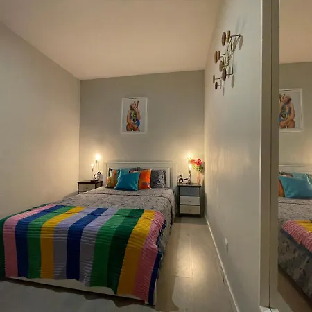 By Plaza Universidad Hostel *