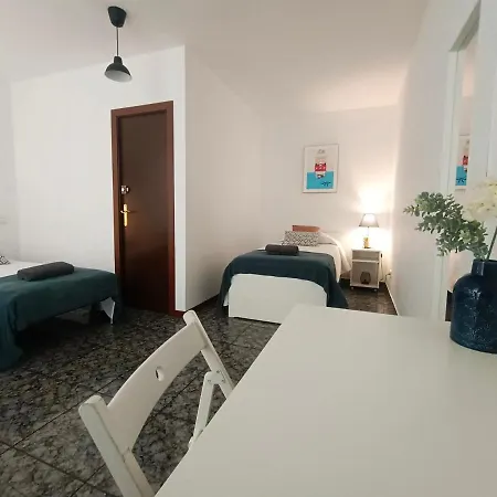 Hostal By Plaza Urquinaona
