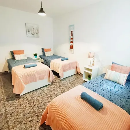 By Plaza Urquinaona Hostal