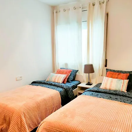 By Plaza Urquinaona Hostal *