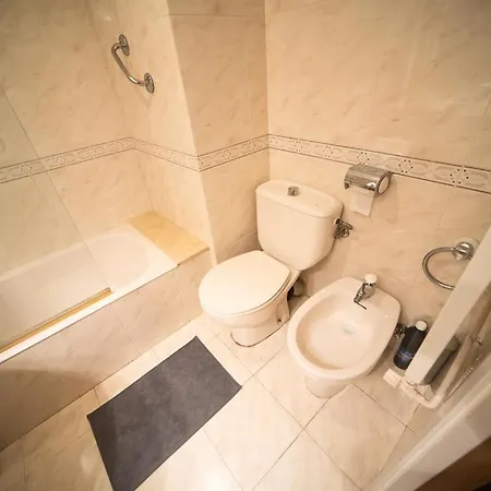 Traditional In Eixample Albergue Barcelona