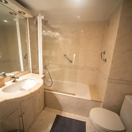 Albergue Traditional In Eixample Barcelona