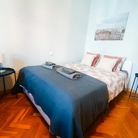 By La Pedrera - Diagonal Hostel